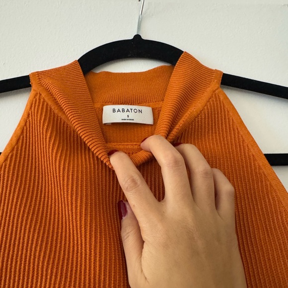 Aritzia Sculpt Knit Mock Neck Halter Top in Butternut Orange - size Small - Picture 4 of 4